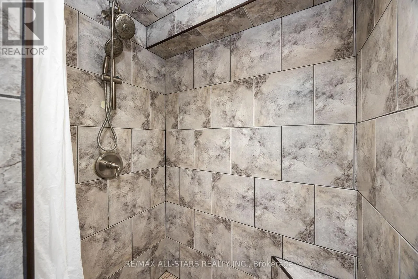 1247 CANBOROUGH CRESCENT