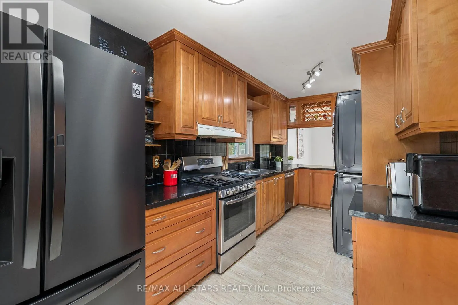 1247 CANBOROUGH CRESCENT