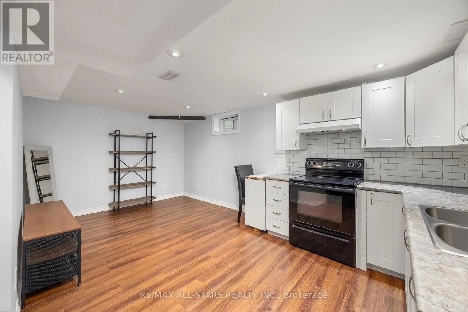 1247 CANBOROUGH CRESCENT