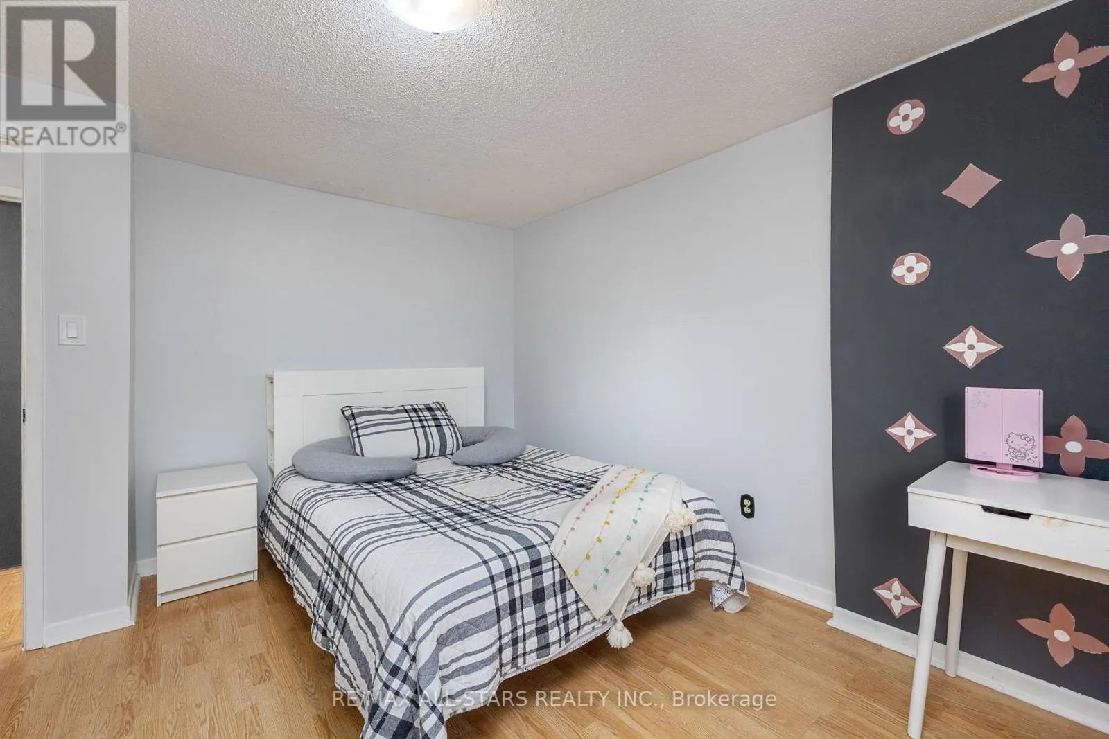 1247 CANBOROUGH CRESCENT
