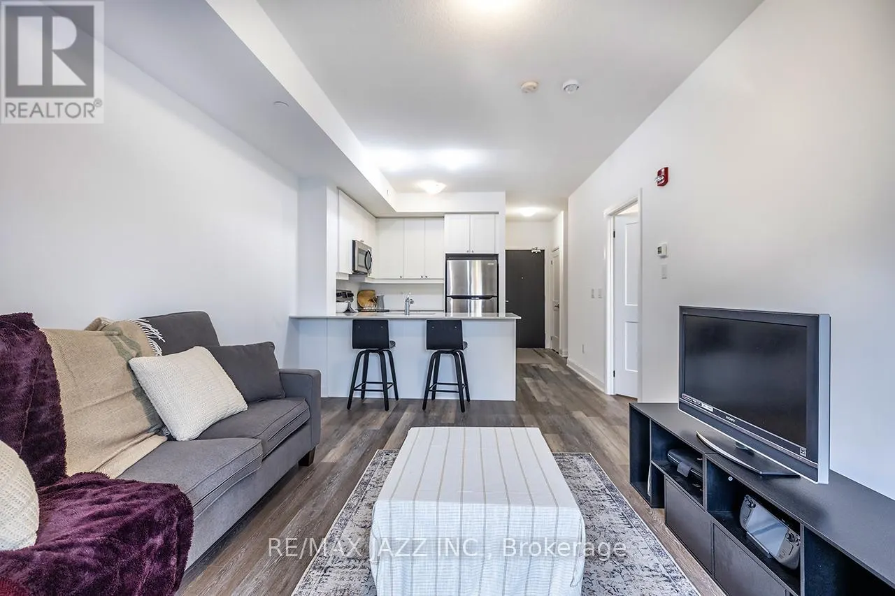 126 - 50 LAKEBREEZE DRIVE, #126