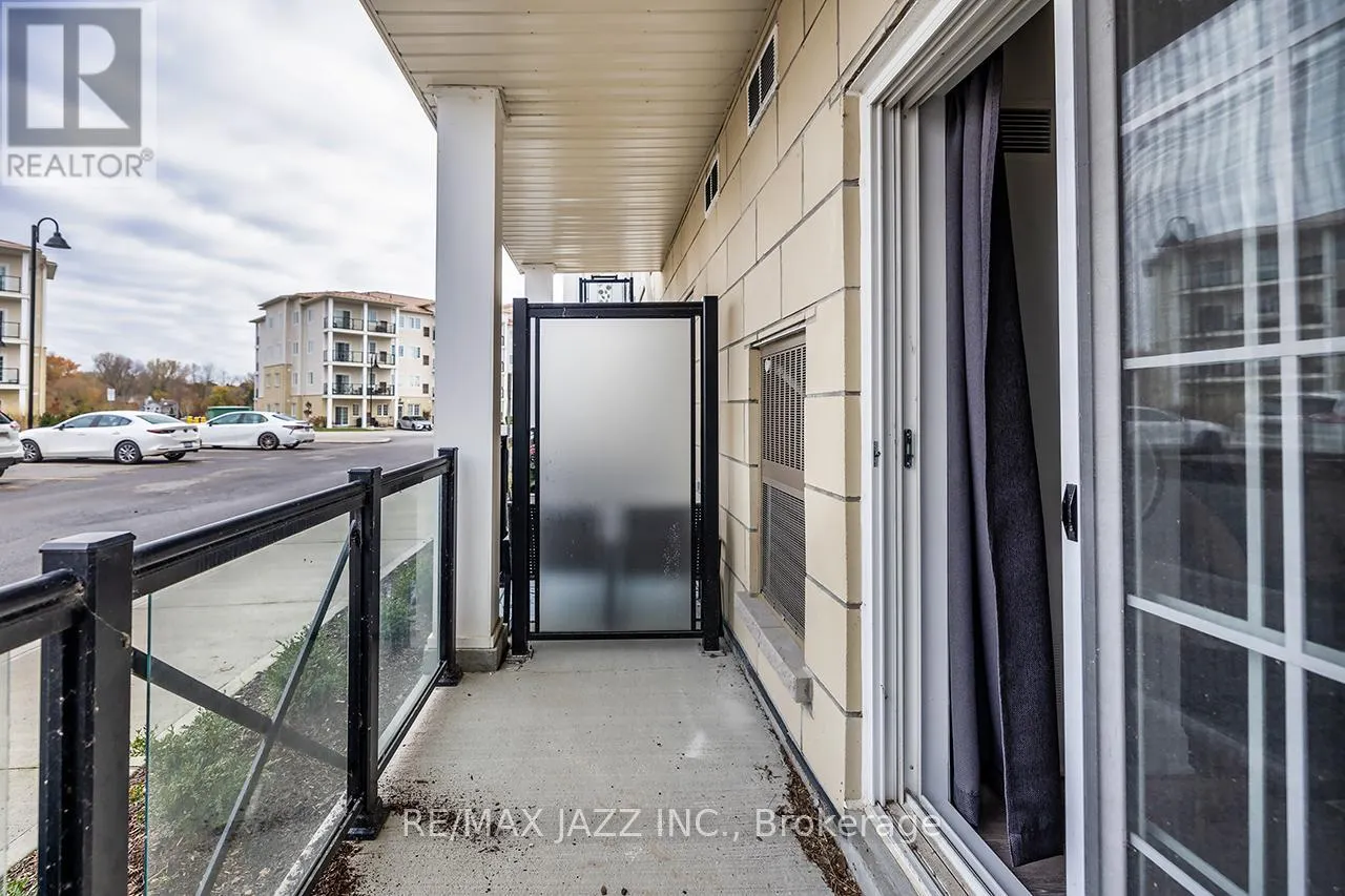 126 - 50 LAKEBREEZE DRIVE, #126