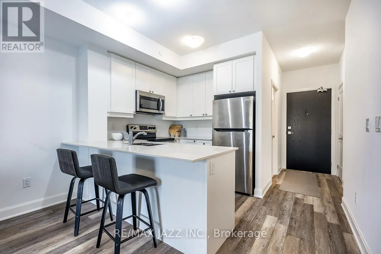 126 - 50 LAKEBREEZE DRIVE, #126