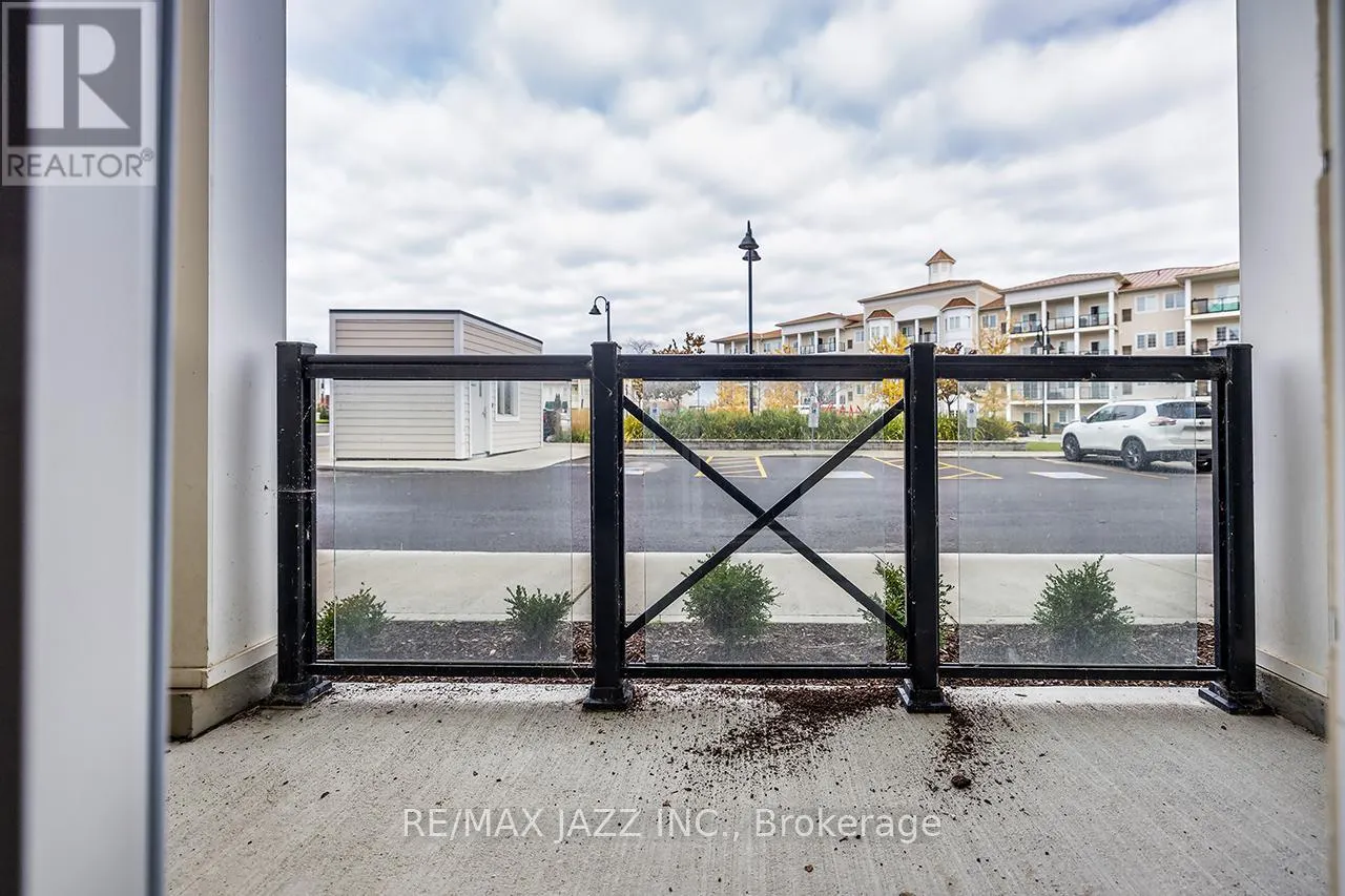 126 - 50 LAKEBREEZE DRIVE, #126