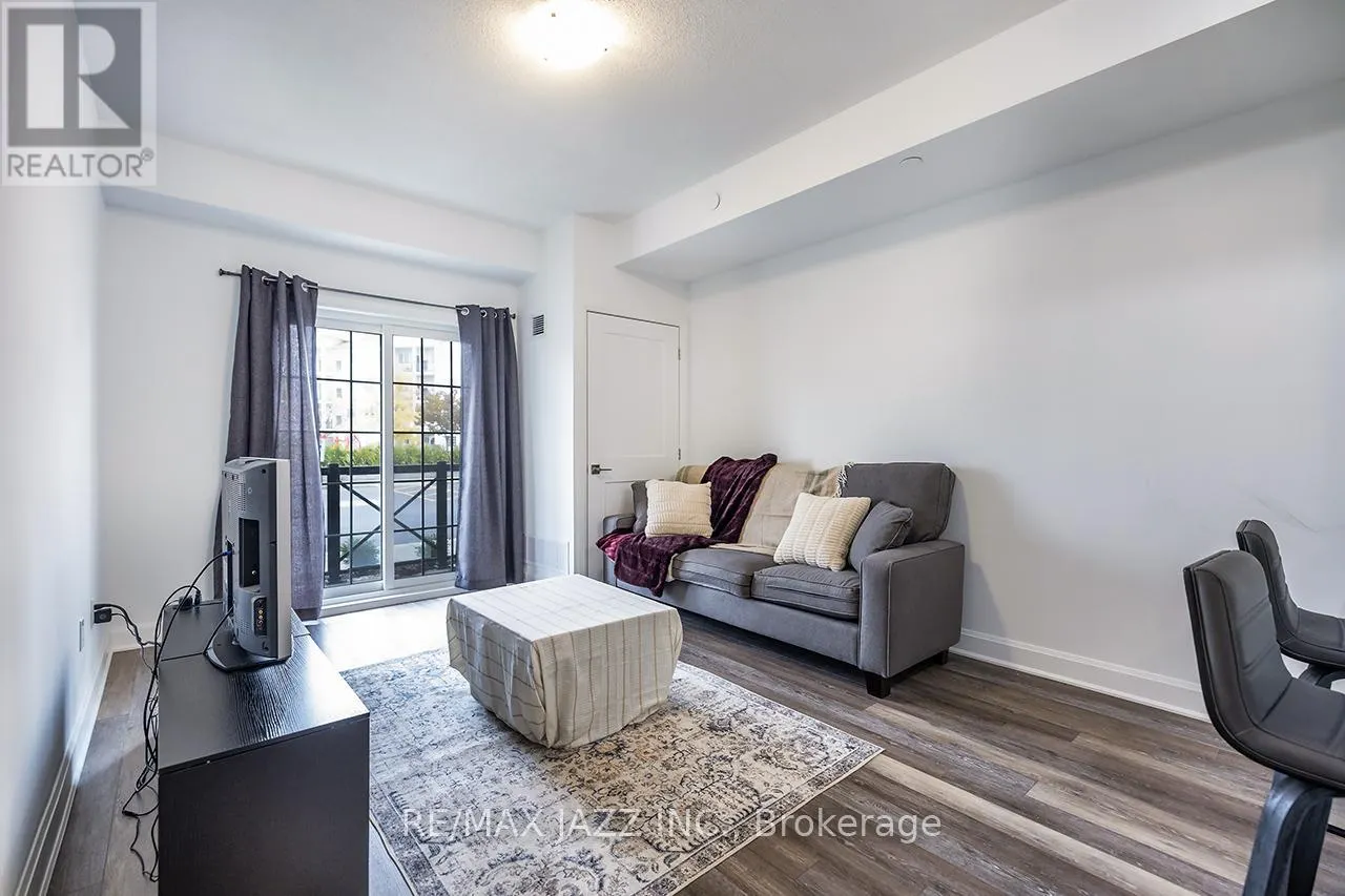 126 - 50 LAKEBREEZE DRIVE, #126