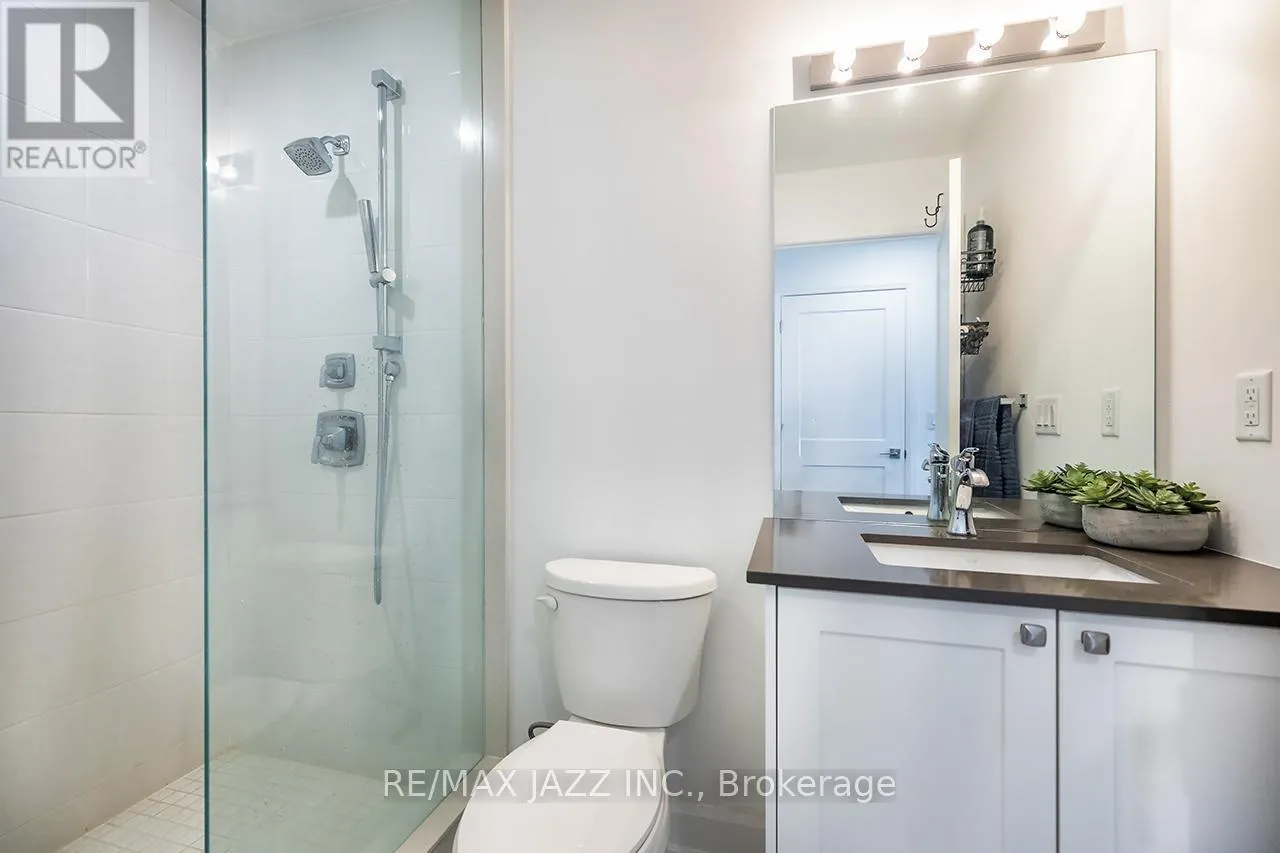 126 - 50 LAKEBREEZE DRIVE, #126