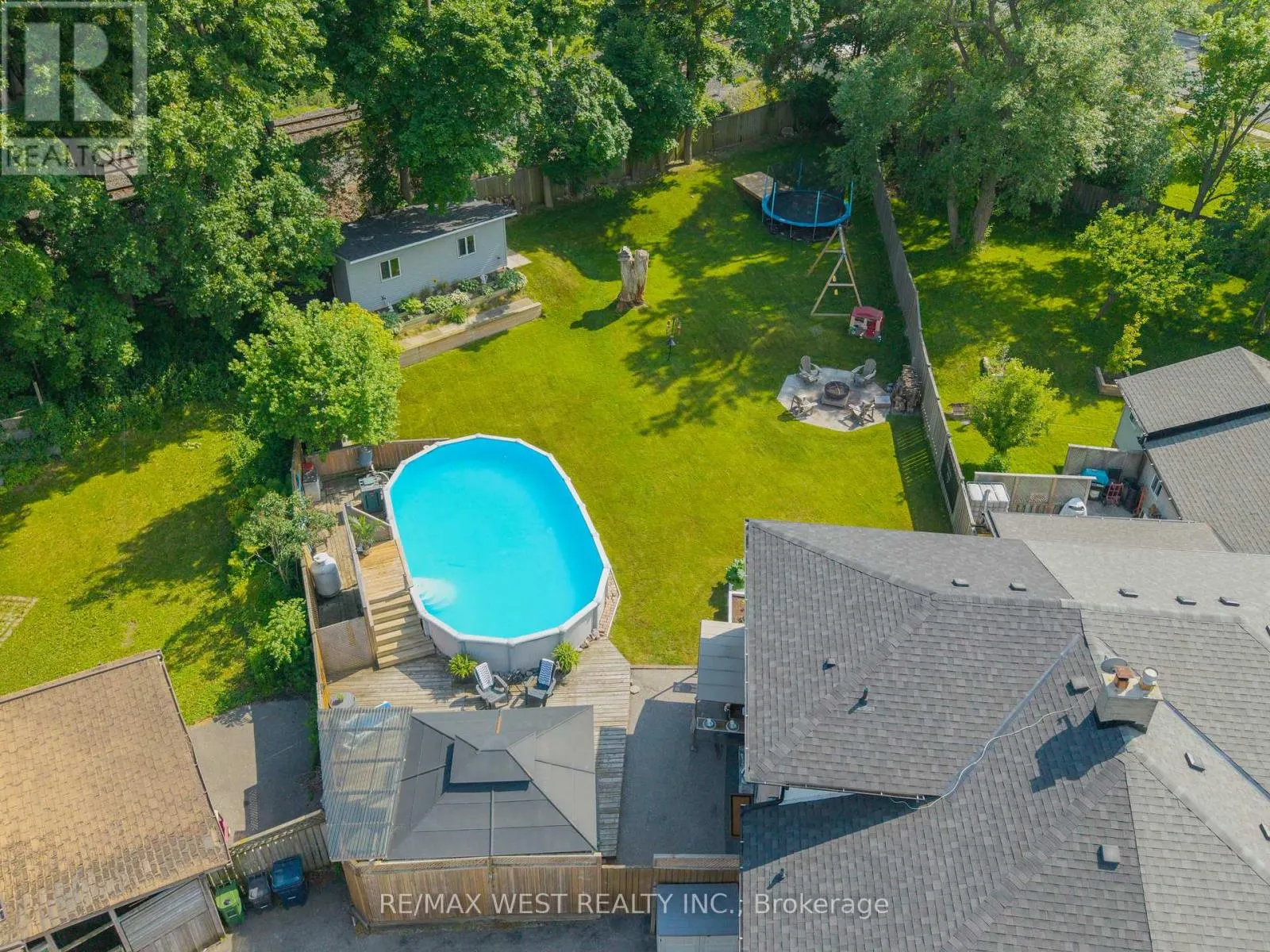 31 PIXLEY CRESCENT