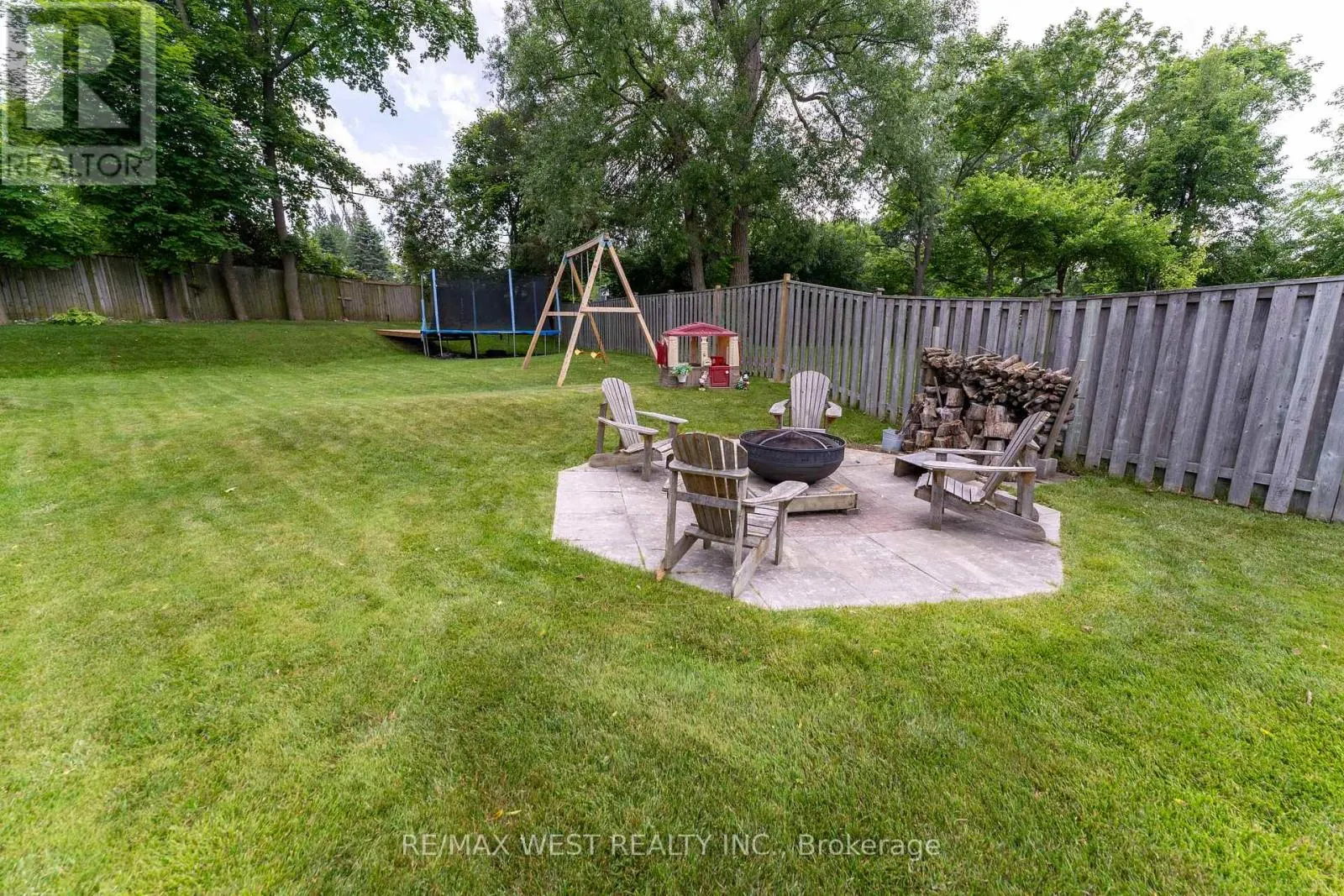 31 PIXLEY CRESCENT