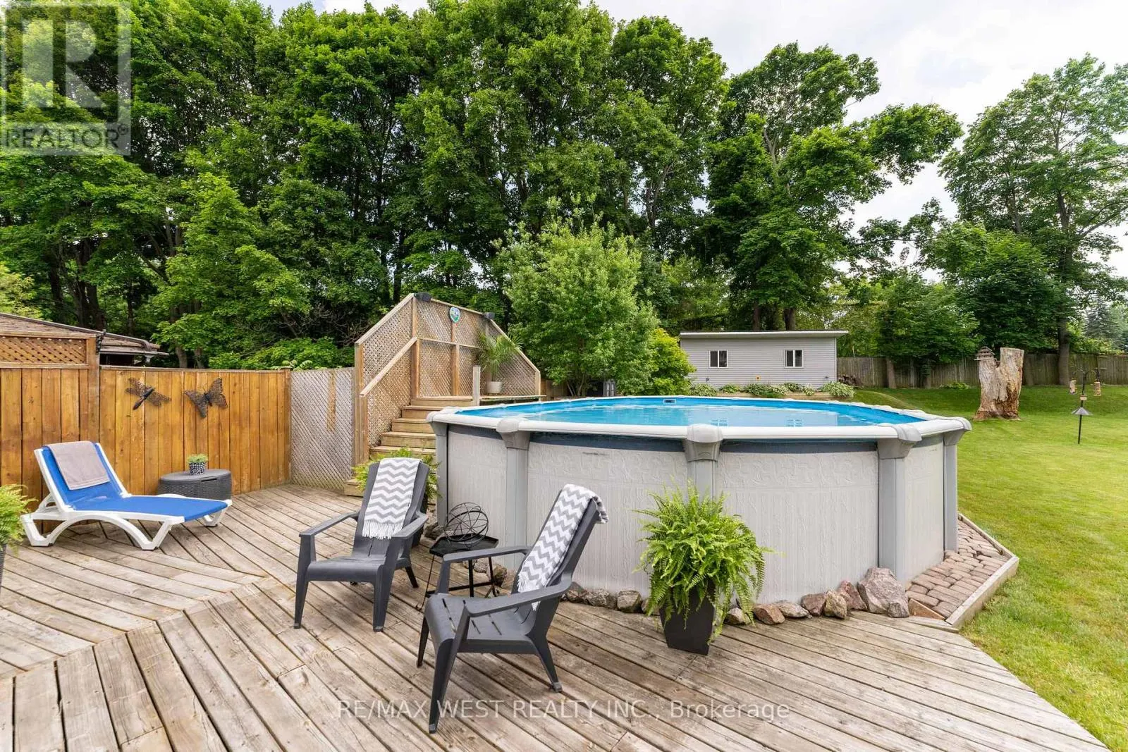 31 PIXLEY CRESCENT