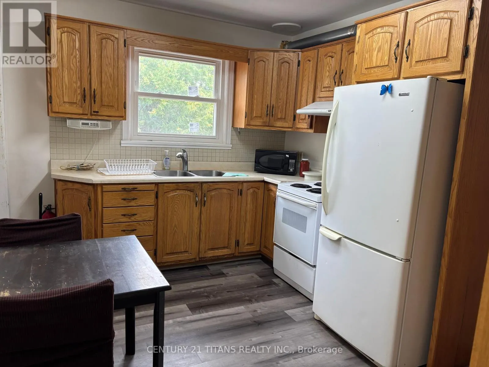 UPPER - 94 TAUNTON ROAD W