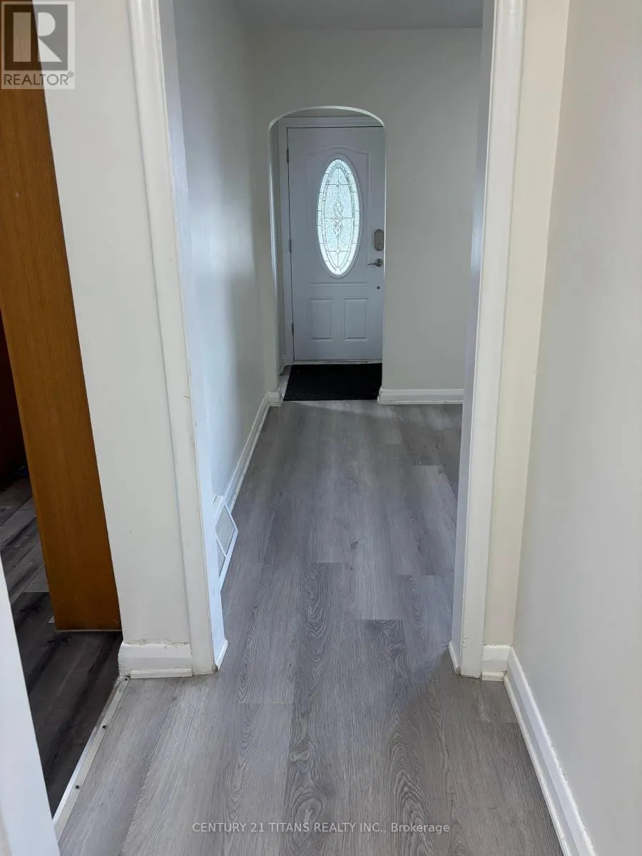UPPER - 94 TAUNTON ROAD W
