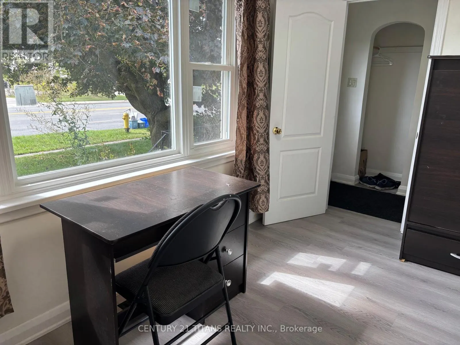 UPPER - 94 TAUNTON ROAD W