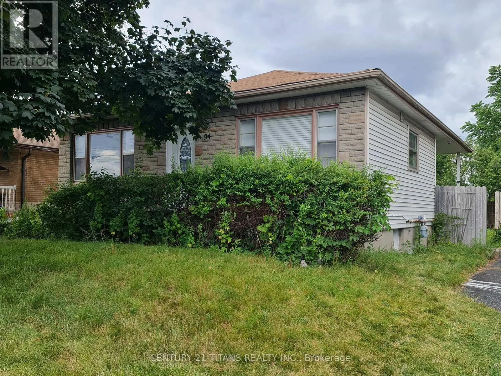 UPPER - 94 TAUNTON ROAD W