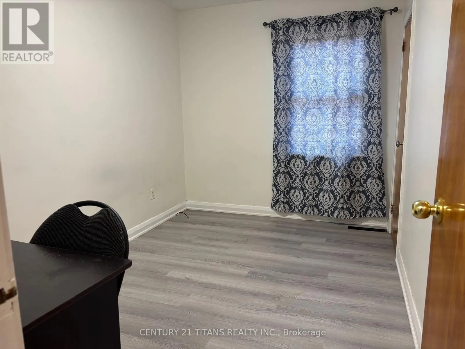 UPPER - 94 TAUNTON ROAD W