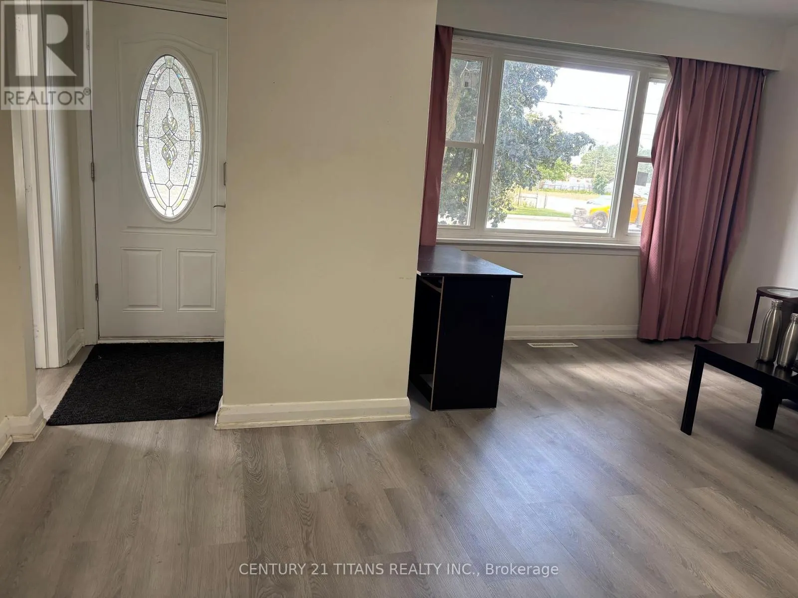 UPPER - 94 TAUNTON ROAD W