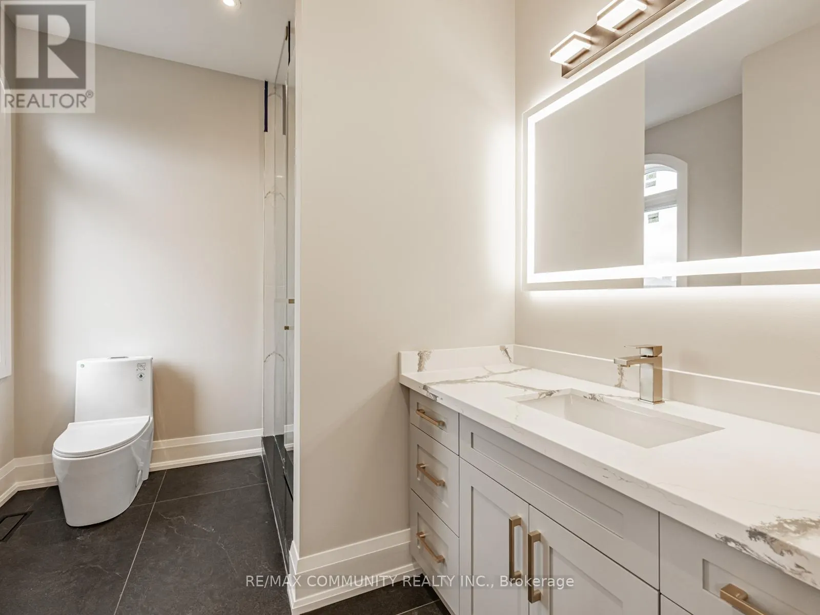 37 SUGARBUSH SQUARE