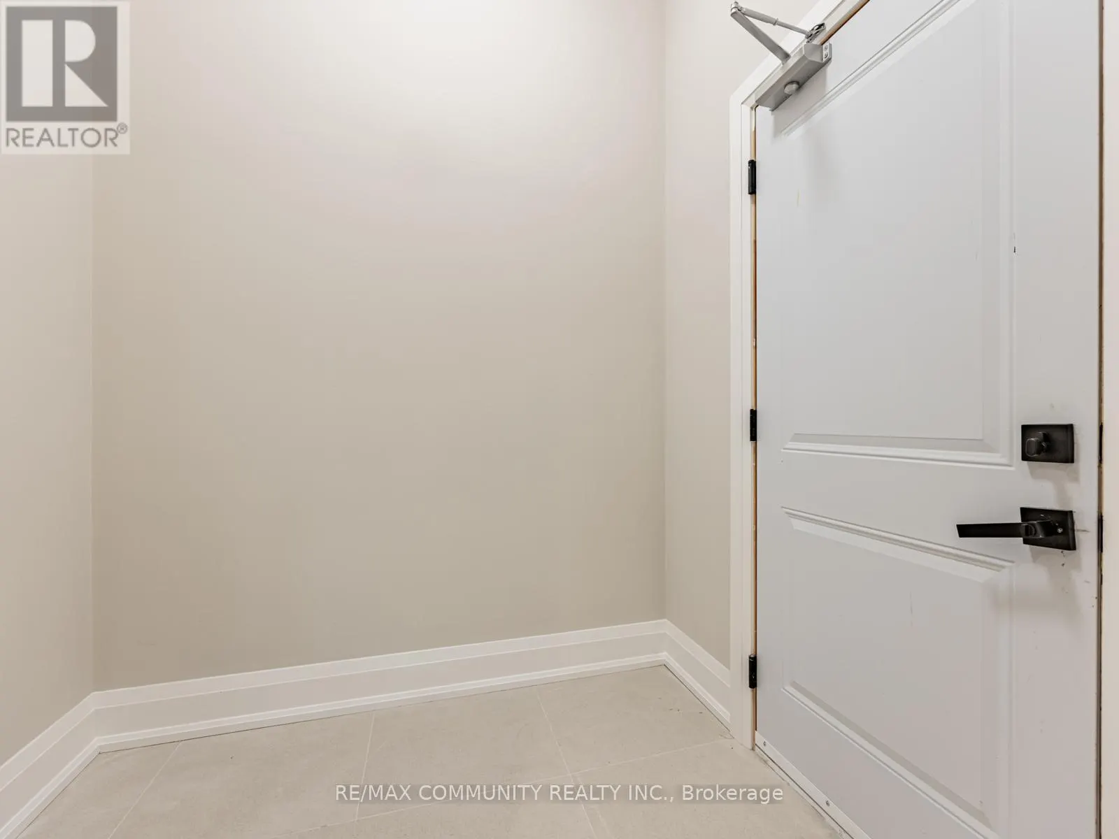 37 SUGARBUSH SQUARE