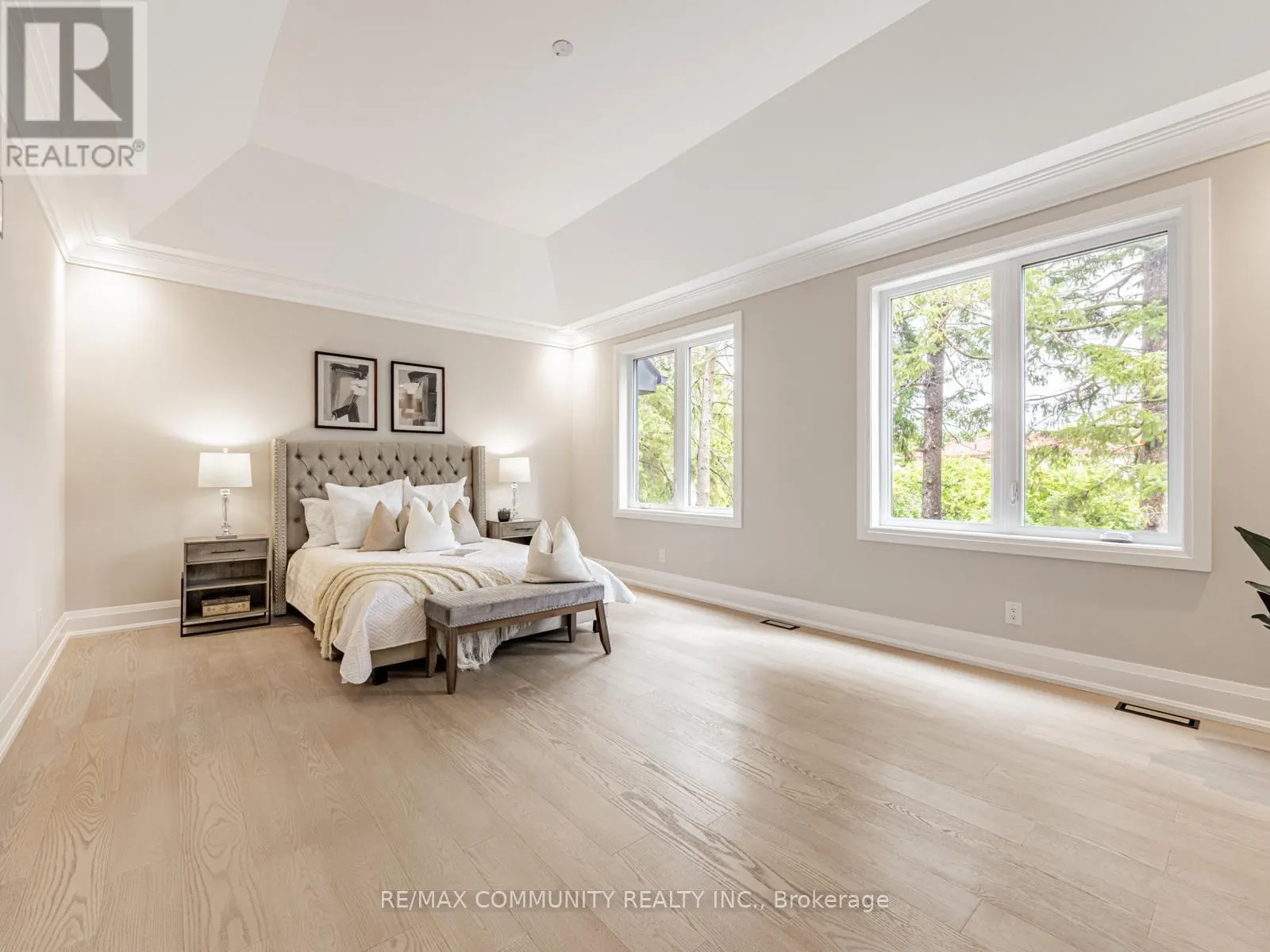 37 SUGARBUSH SQUARE