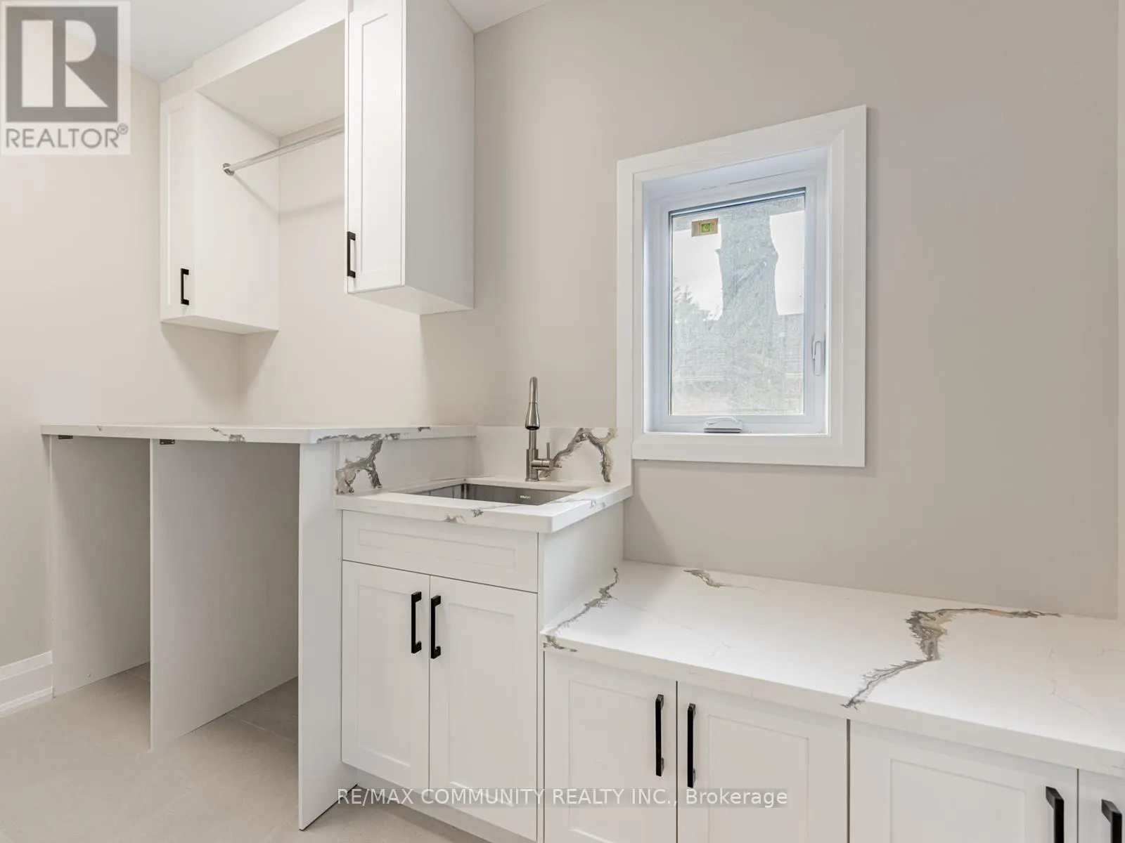 37 SUGARBUSH SQUARE