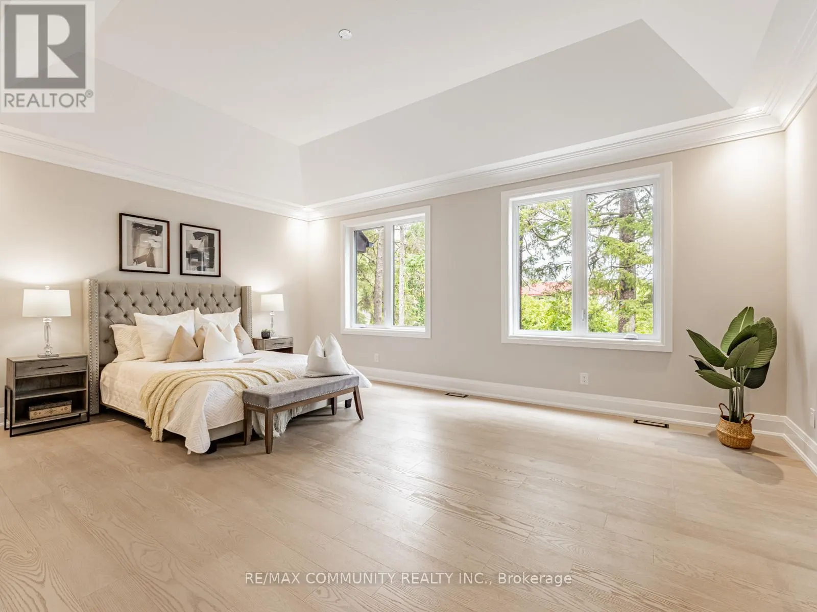 37 SUGARBUSH SQUARE
