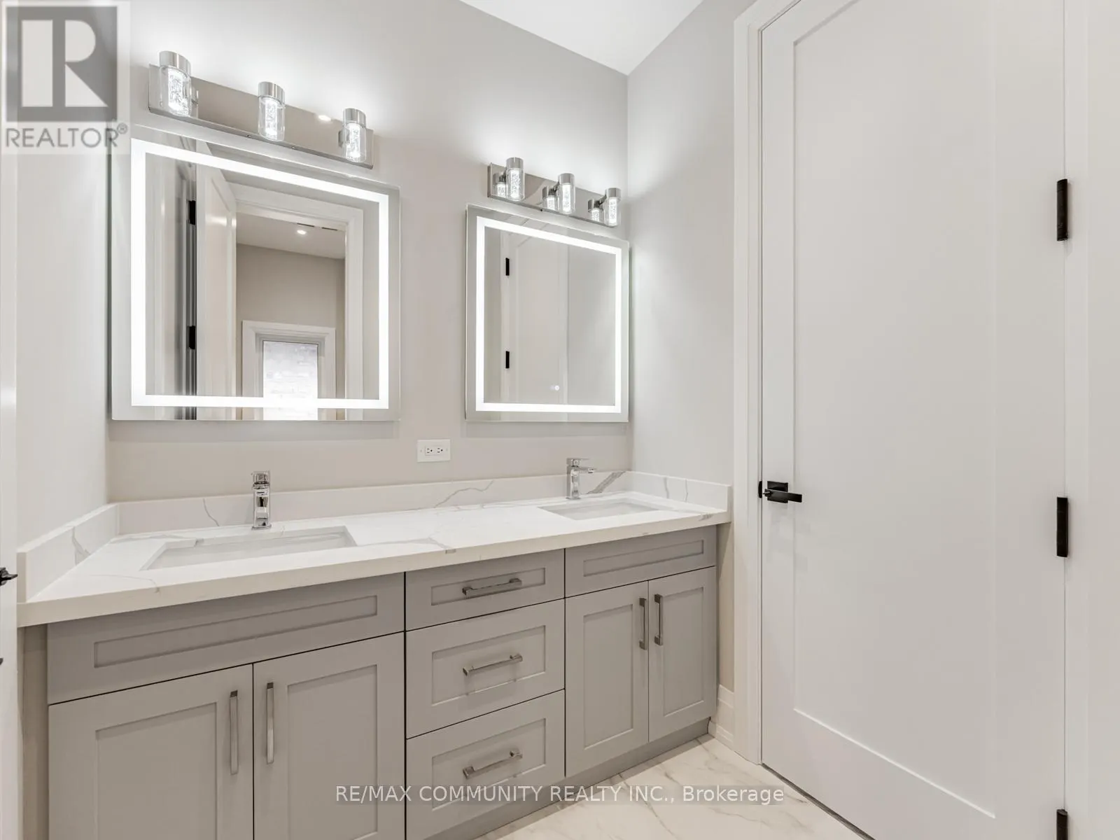 37 SUGARBUSH SQUARE
