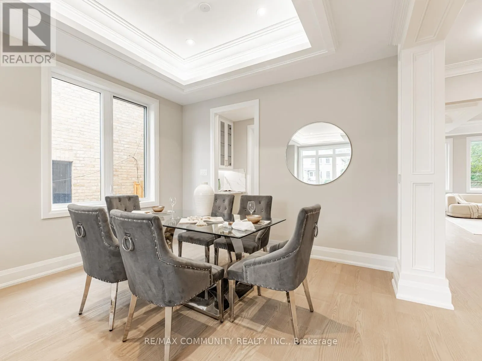 37 SUGARBUSH SQUARE