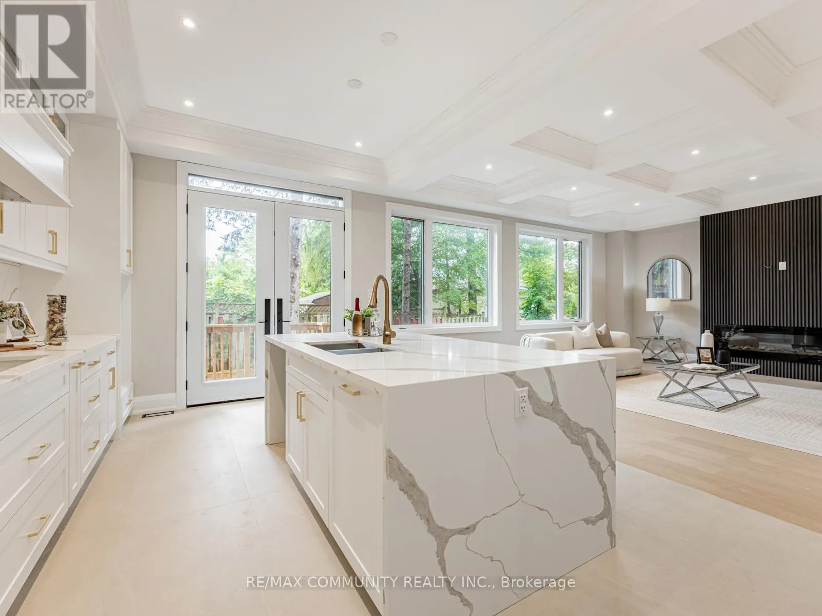37 SUGARBUSH SQUARE
