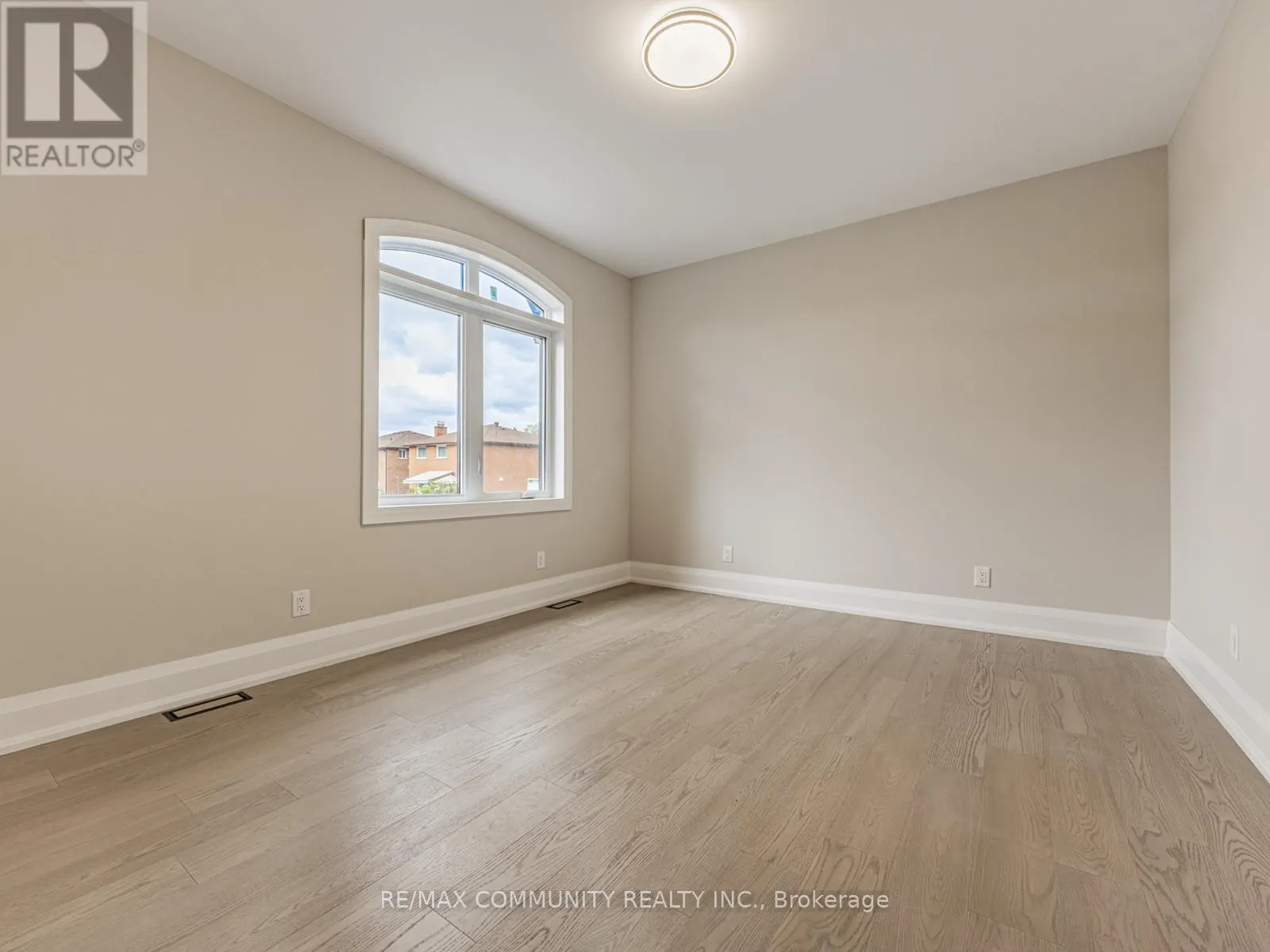 37 SUGARBUSH SQUARE