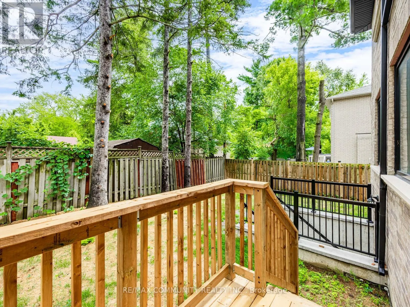 37 SUGARBUSH SQUARE