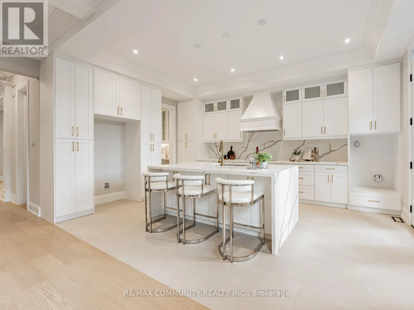 37 SUGARBUSH SQUARE