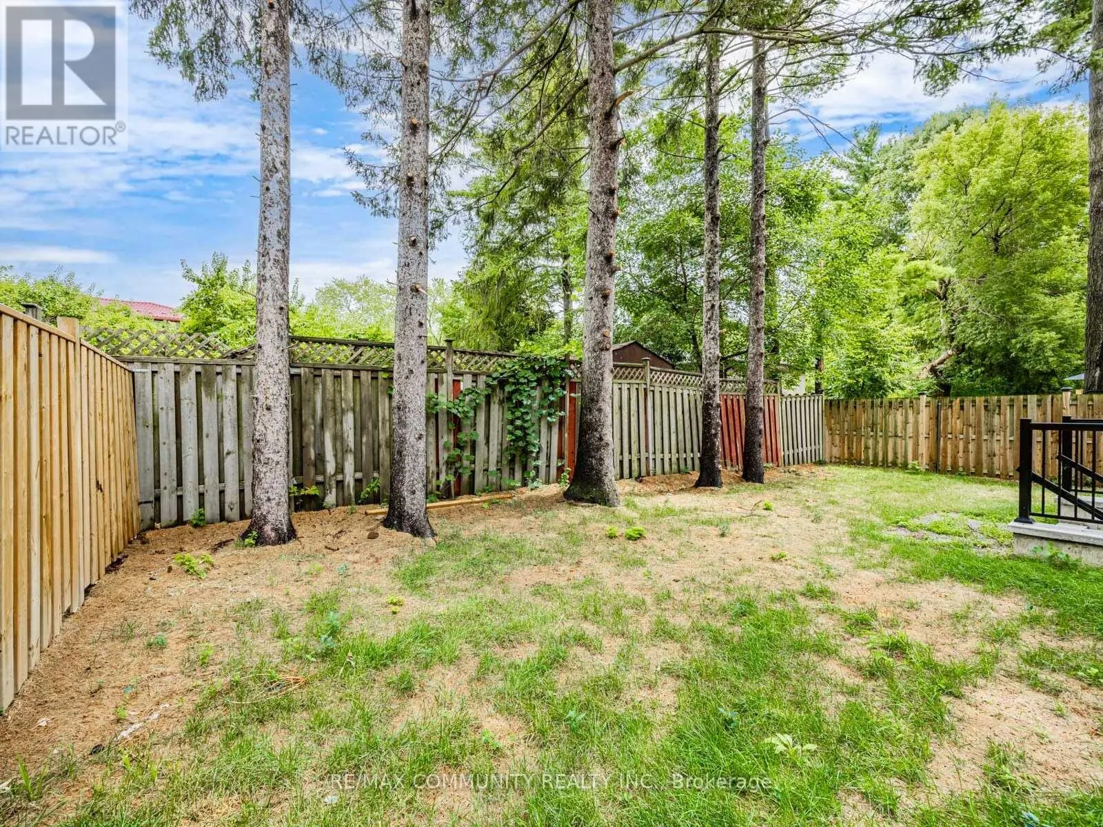 37 SUGARBUSH SQUARE