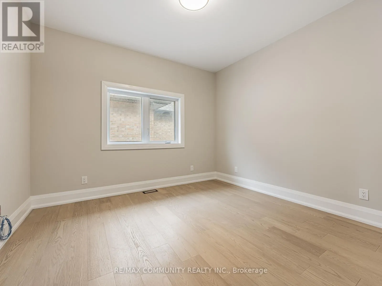 37 SUGARBUSH SQUARE