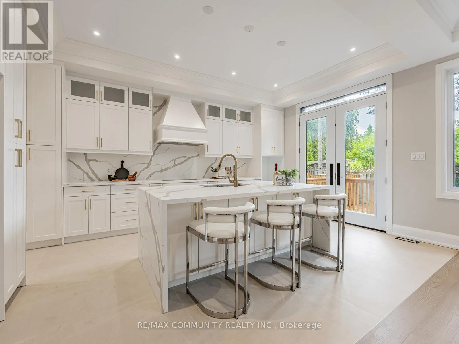 37 SUGARBUSH SQUARE