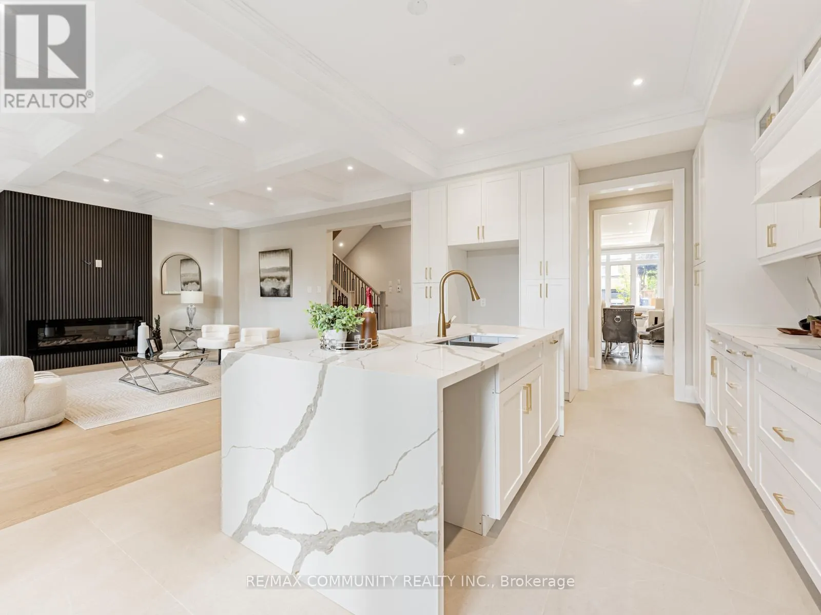37 SUGARBUSH SQUARE