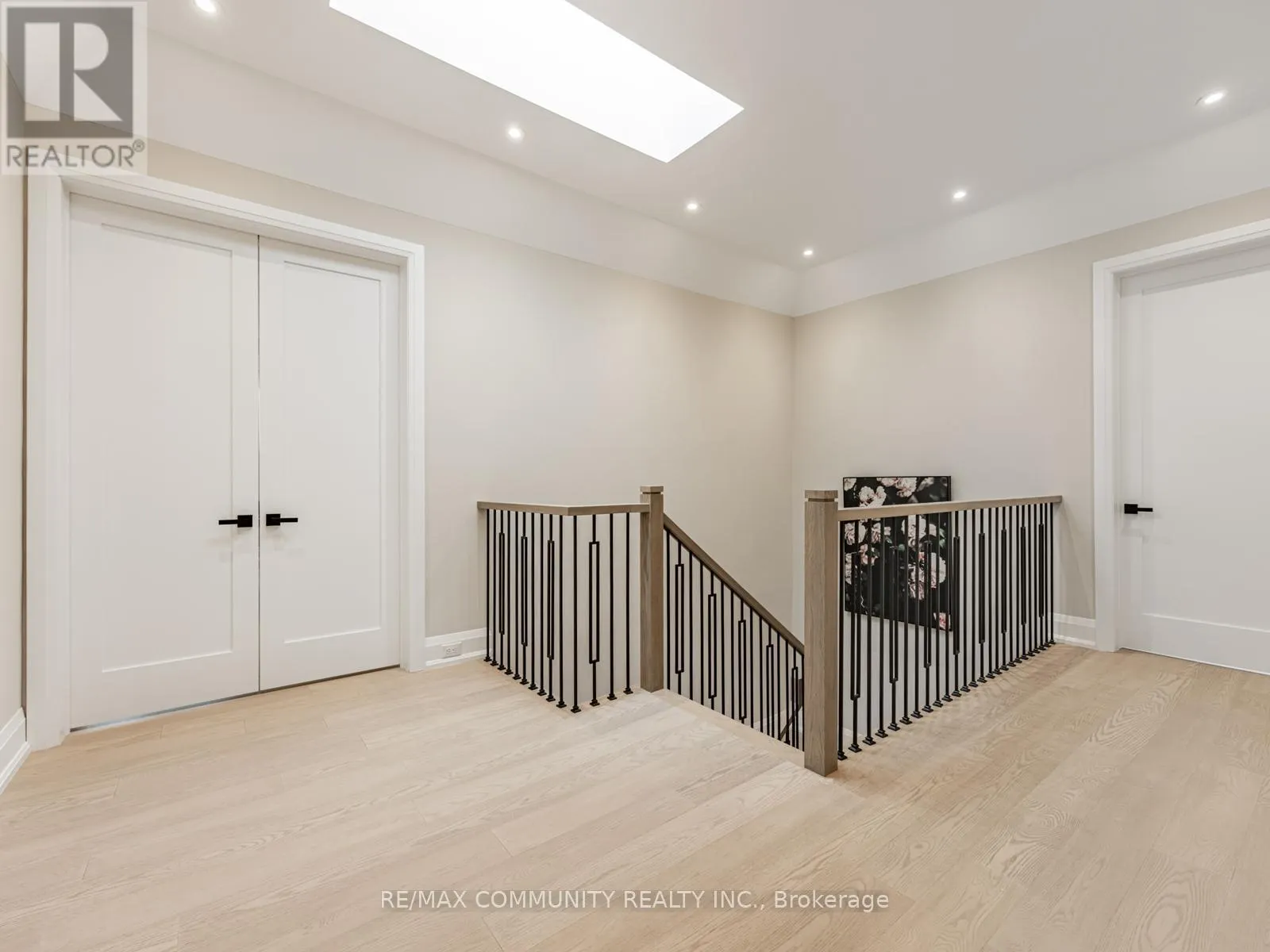 37 SUGARBUSH SQUARE