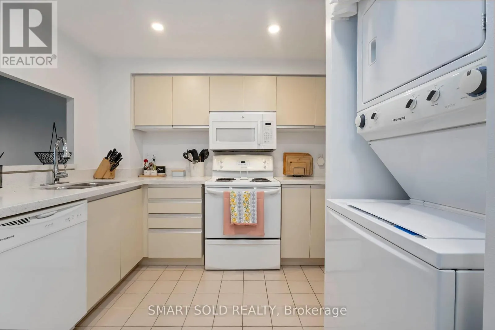 514 - 711 ROSSLAND ROAD E
