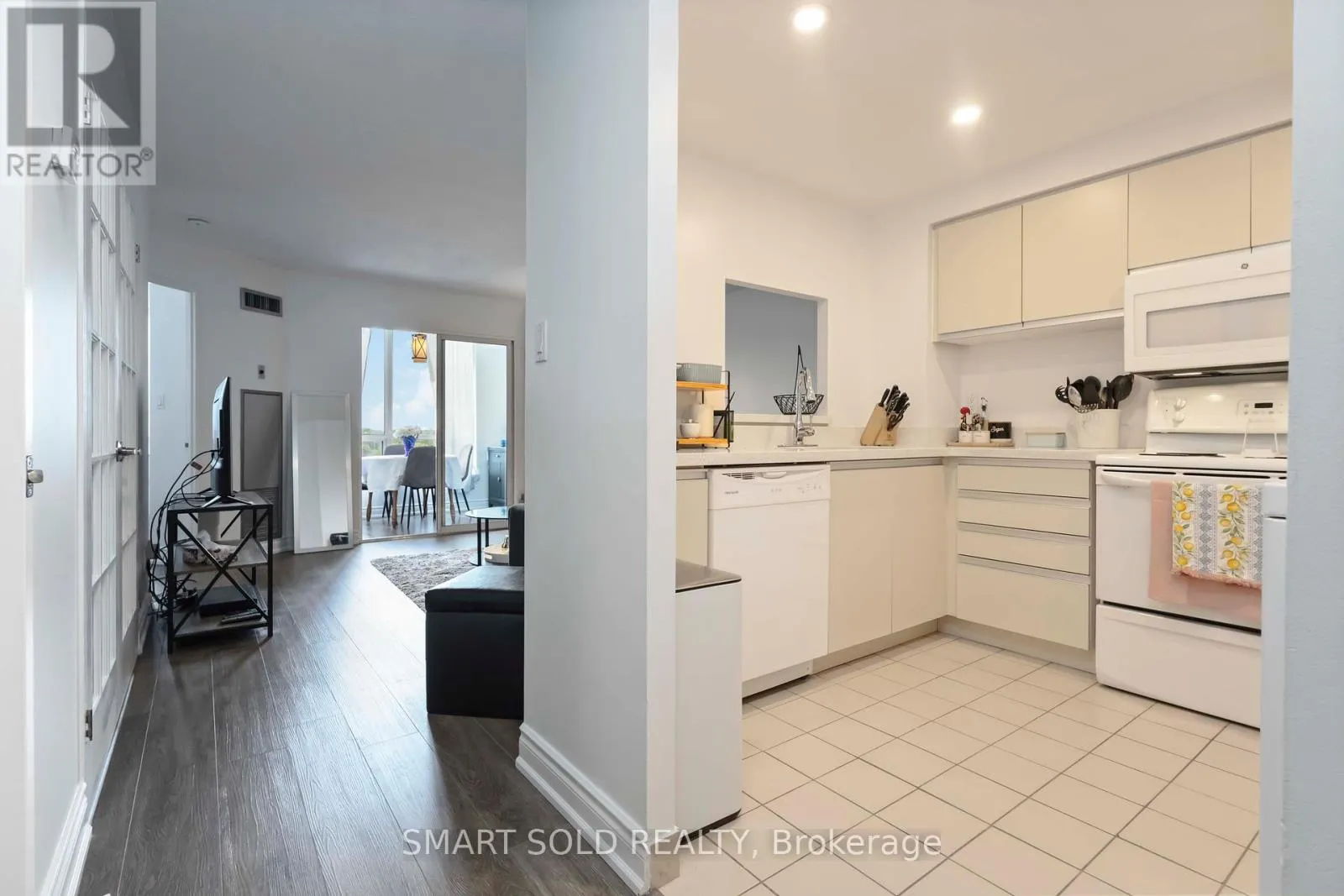 514 - 711 ROSSLAND ROAD E
