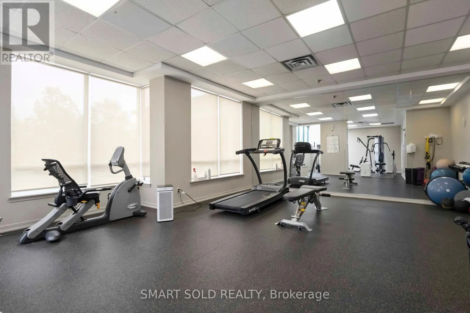 514 - 711 ROSSLAND ROAD E