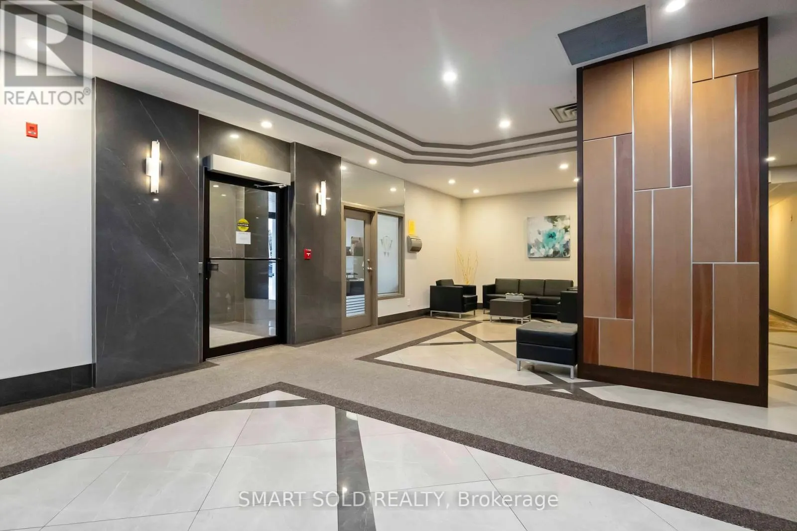 514 - 711 ROSSLAND ROAD E