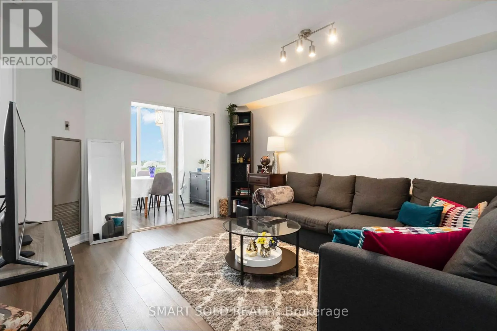 514 - 711 ROSSLAND ROAD E