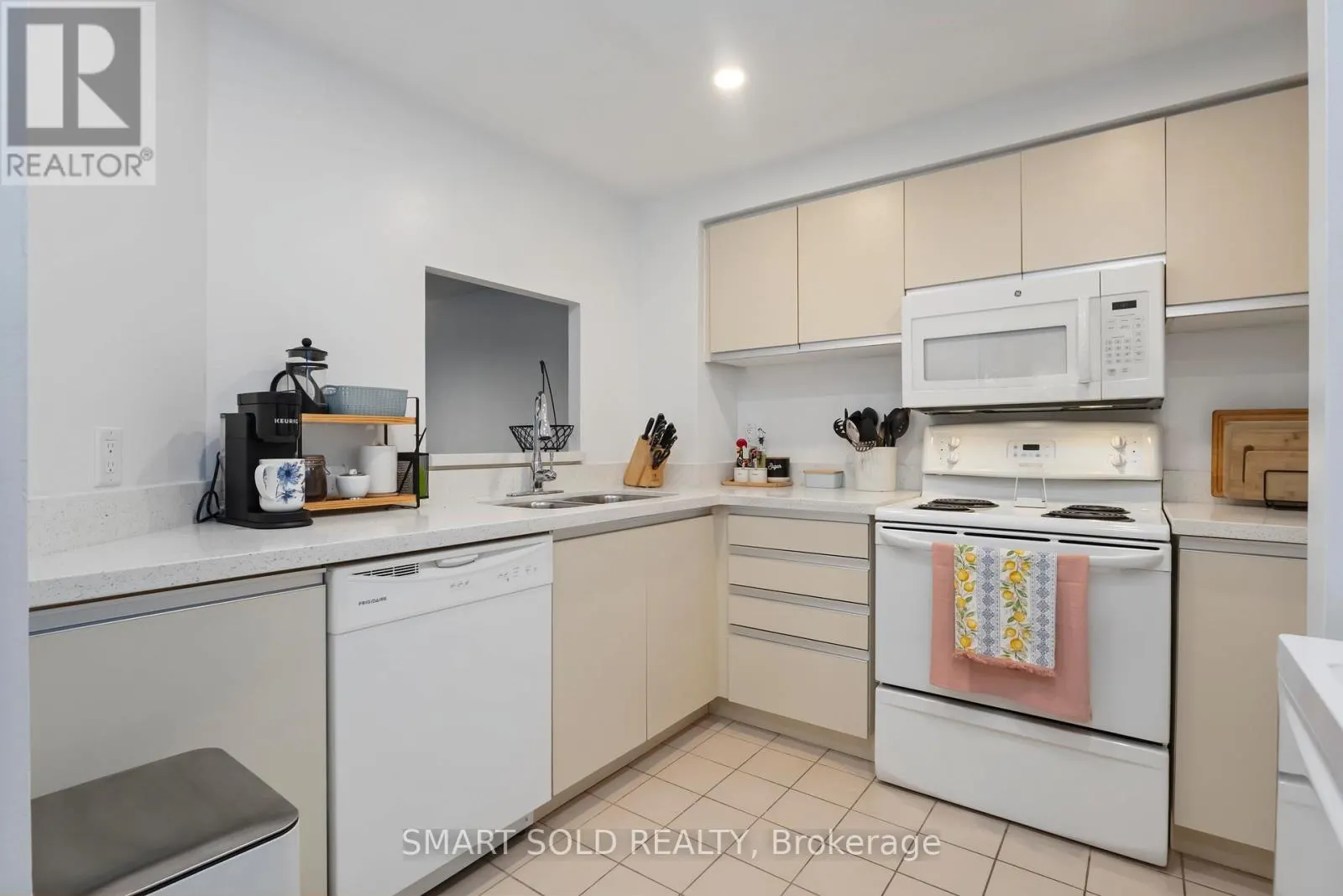 514 - 711 ROSSLAND ROAD E