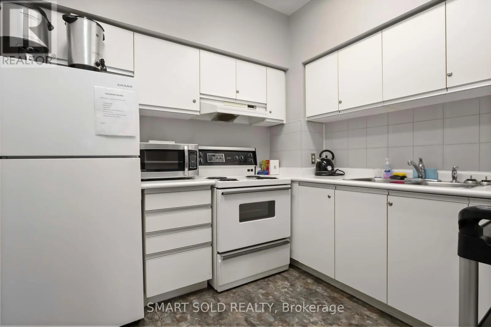 514 - 711 ROSSLAND ROAD E