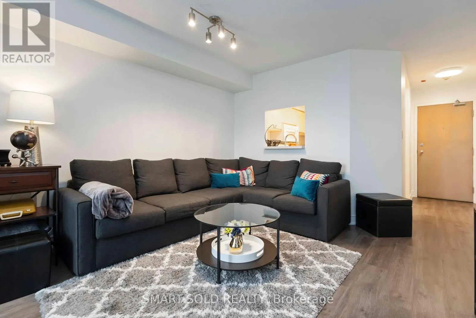 514 - 711 ROSSLAND ROAD E