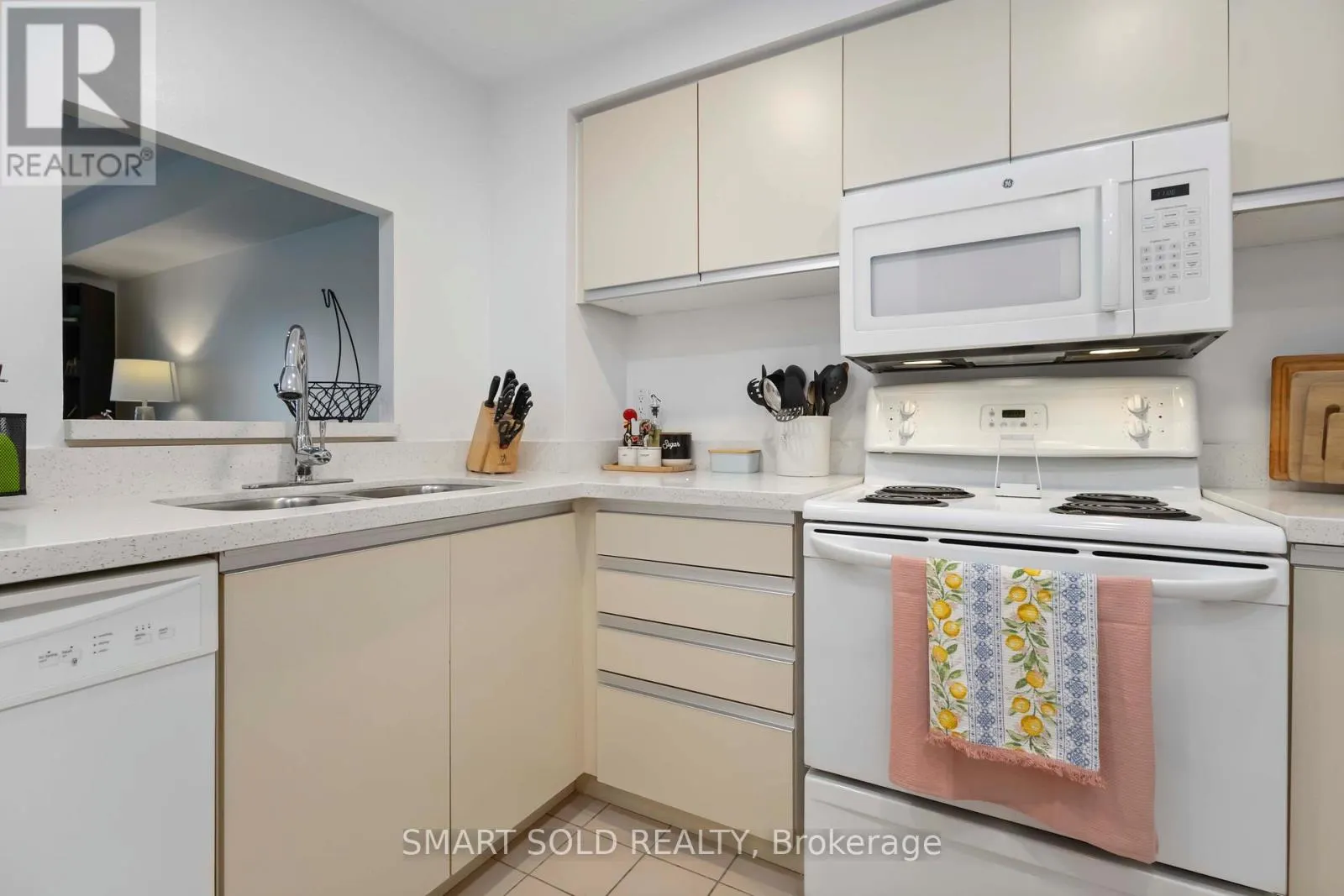 514 - 711 ROSSLAND ROAD E