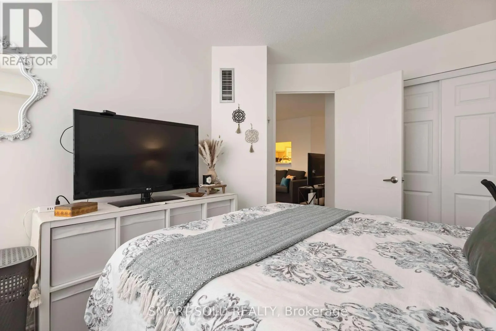514 - 711 ROSSLAND ROAD E