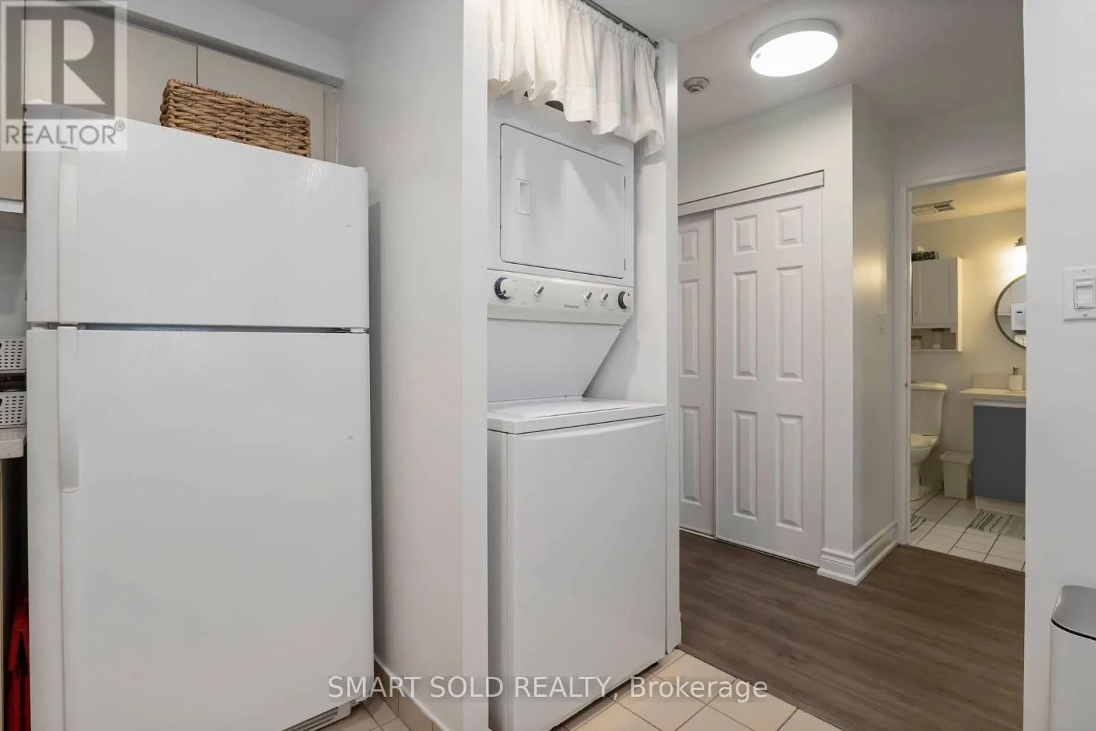 514 - 711 ROSSLAND ROAD E