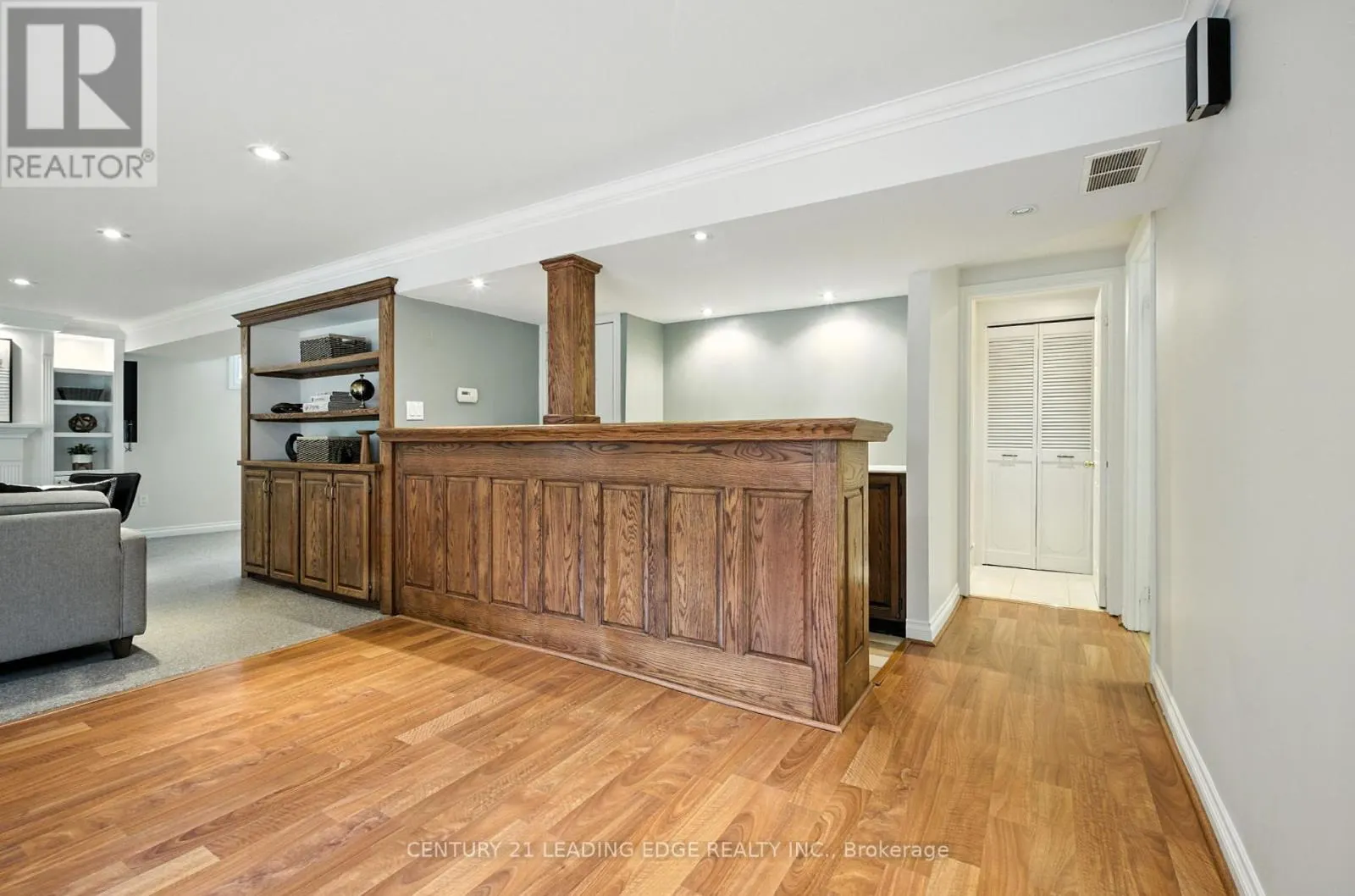16 BURNINGHAM CRESCENT
