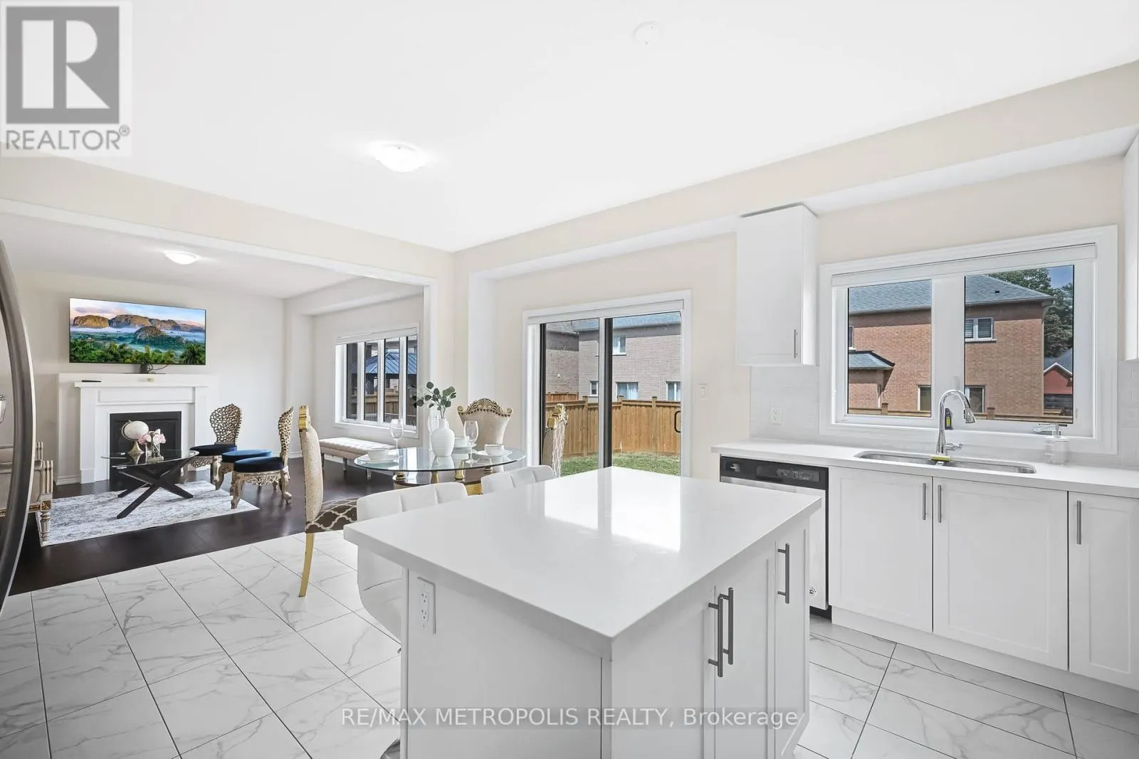 MAIN & UPPER - 15 DOUGLAS KEMP CRESCENT