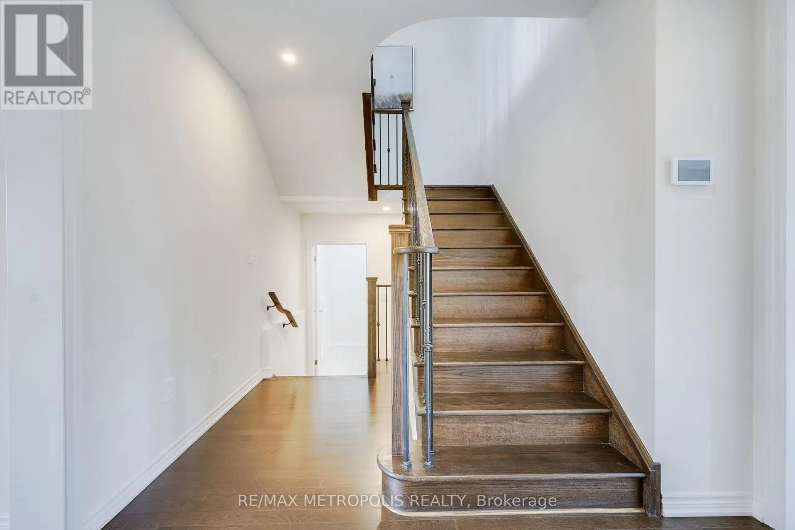 MAIN & UPPER - 15 DOUGLAS KEMP CRESCENT