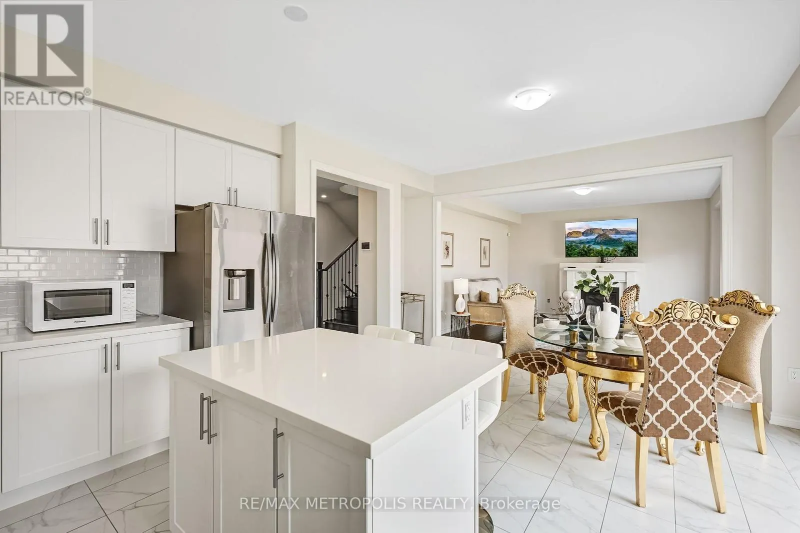MAIN & UPPER - 15 DOUGLAS KEMP CRESCENT